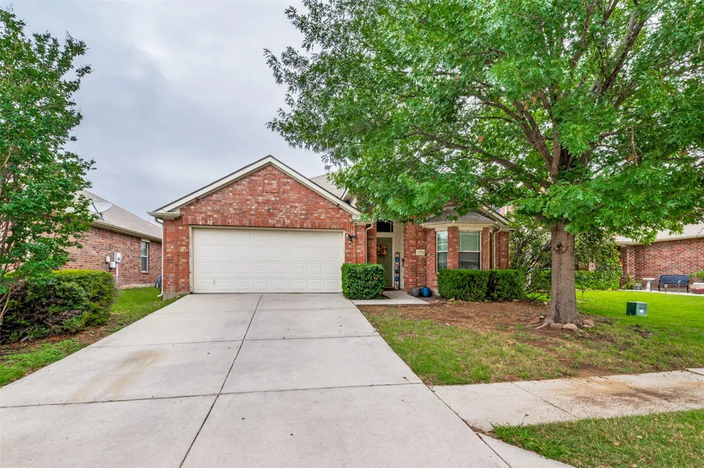 8701 Wagon Trail Cross Roads, TX 76227