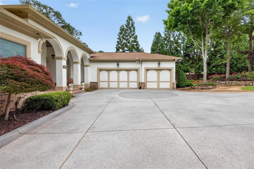 6010 Robbs Drive Cumming, GA 30041