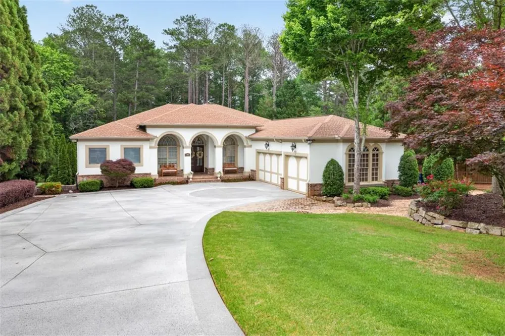 6010 Robbs Drive Cumming, GA 30041