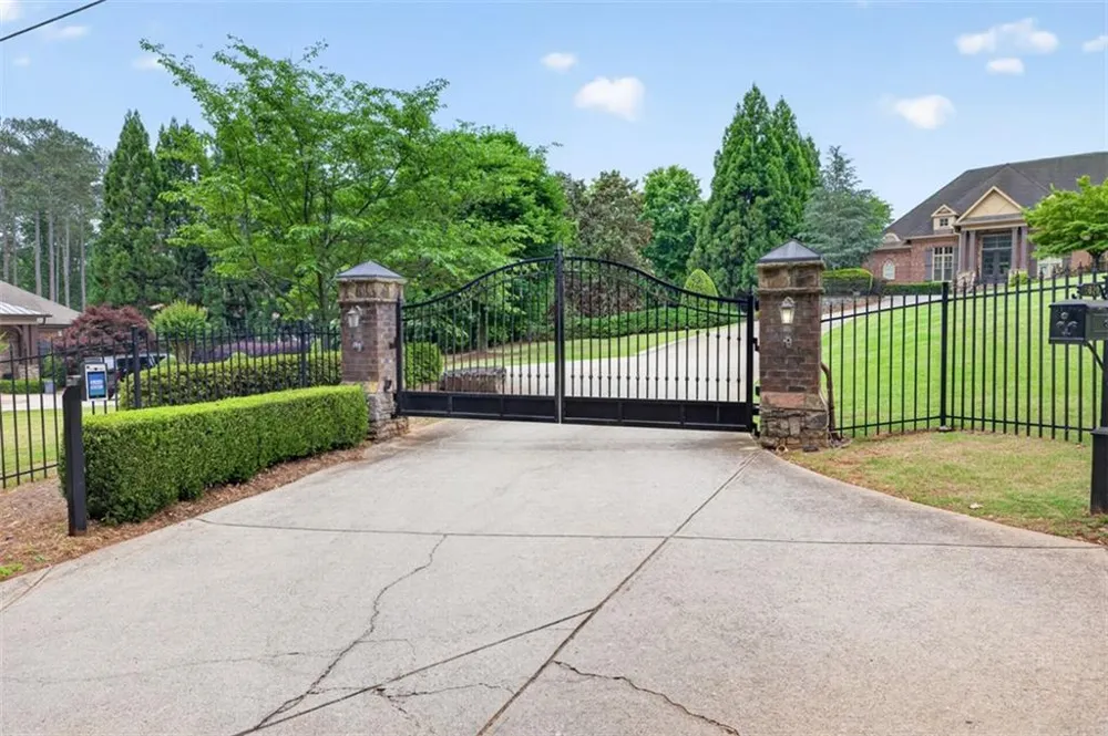6010 Robbs Drive Cumming, GA 30041