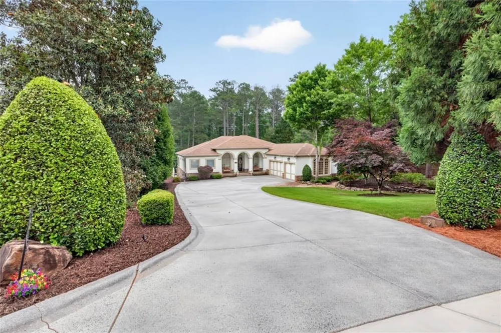 6010 Robbs Drive Cumming, GA 30041