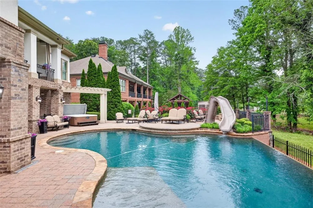 6010 Robbs Drive Cumming, GA 30041