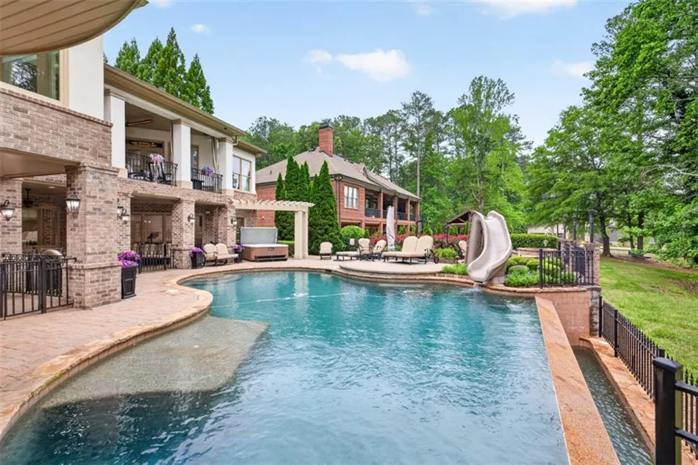 6010 Robbs Drive Cumming, GA 30041