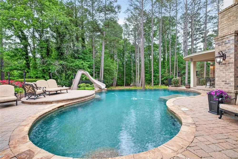 6010 Robbs Drive Cumming, GA 30041