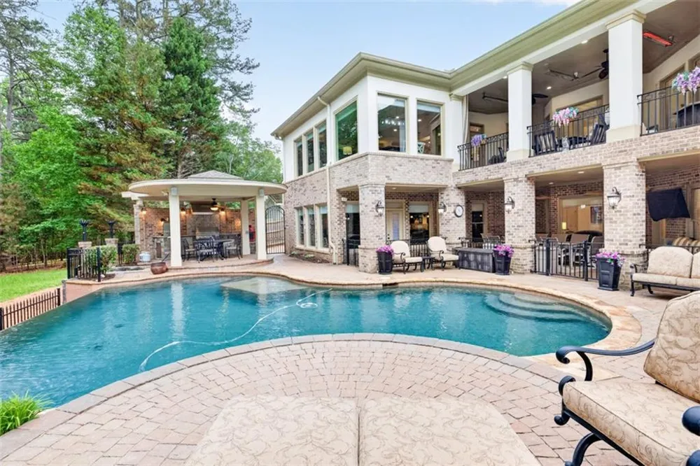 6010 Robbs Drive Cumming, GA 30041