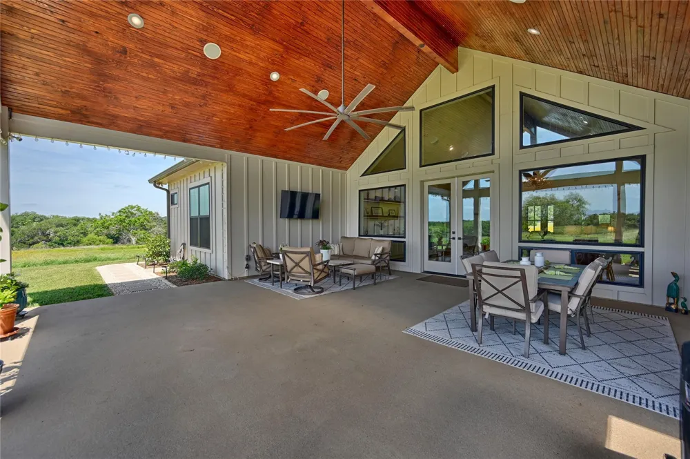 2165 County Road 250 Road Weimar, TX 78962