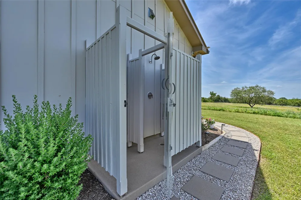 2165 County Road 250 Road Weimar, TX 78962