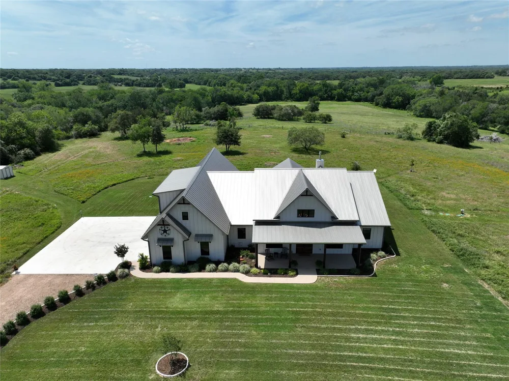 2165 County Road 250 Road Weimar, TX 78962