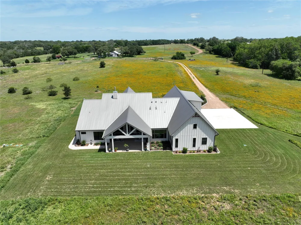 2165 County Road 250 Road Weimar, TX 78962