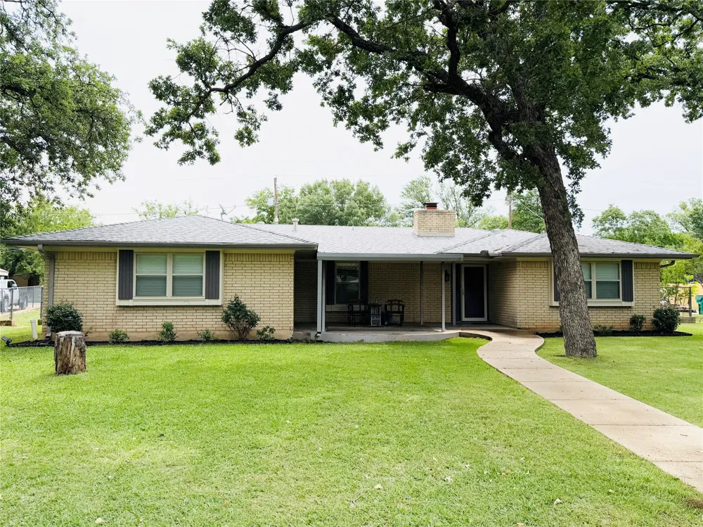 506 Oakwood Drive Eastland, TX 76448