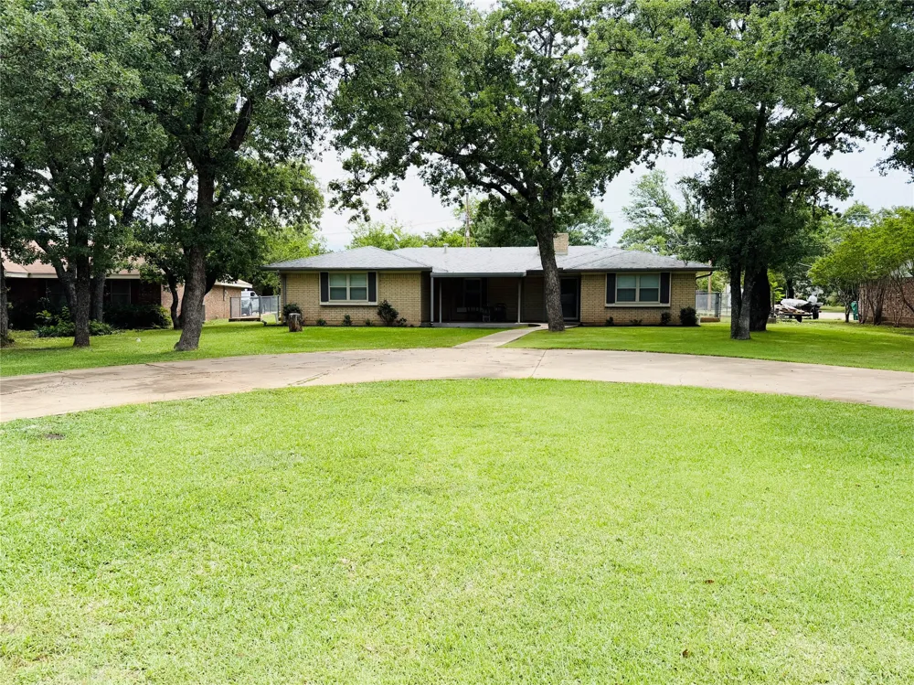 506 Oakwood Drive Eastland, TX 76448