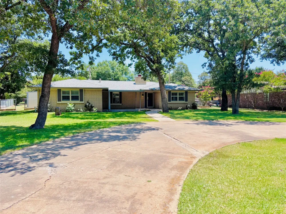506 Oakwood Drive Eastland, TX 76448