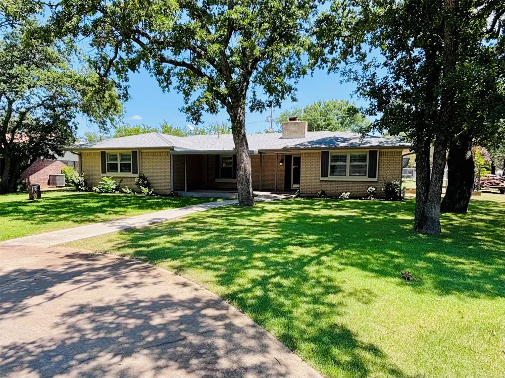 506 Oakwood Drive Eastland, TX 76448