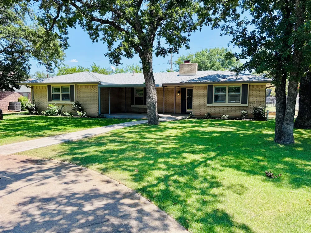 506 Oakwood Drive Eastland, TX 76448