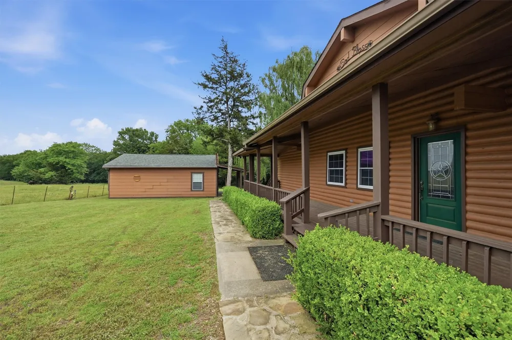 570 Roy Ayres Road Bells, TX 75414
