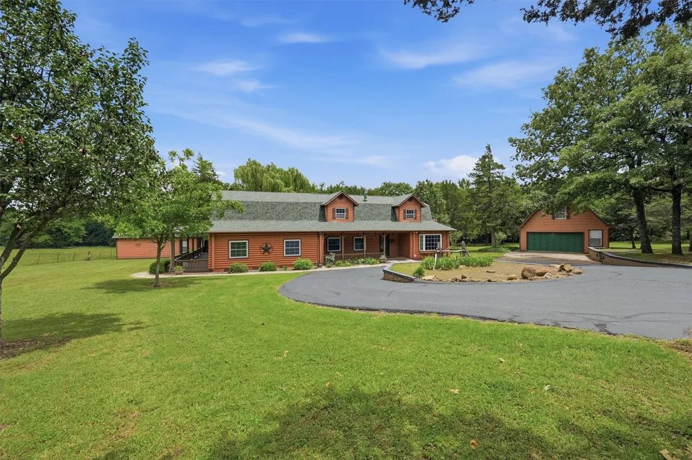 570 Roy Ayres Road Bells, TX 75414