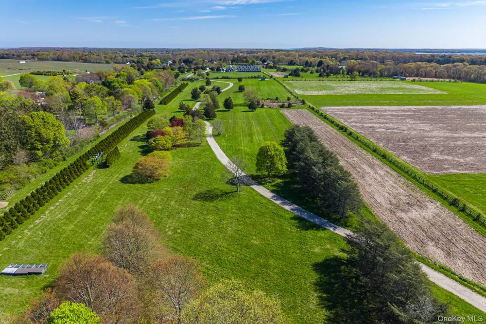 3123 & 3595 Skunk Lane Cutchogue, NY 11935