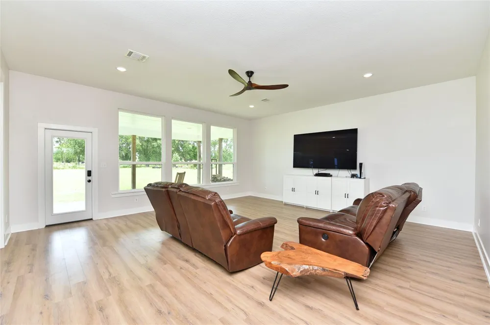 406 County Road 100 Boling, TX 77420