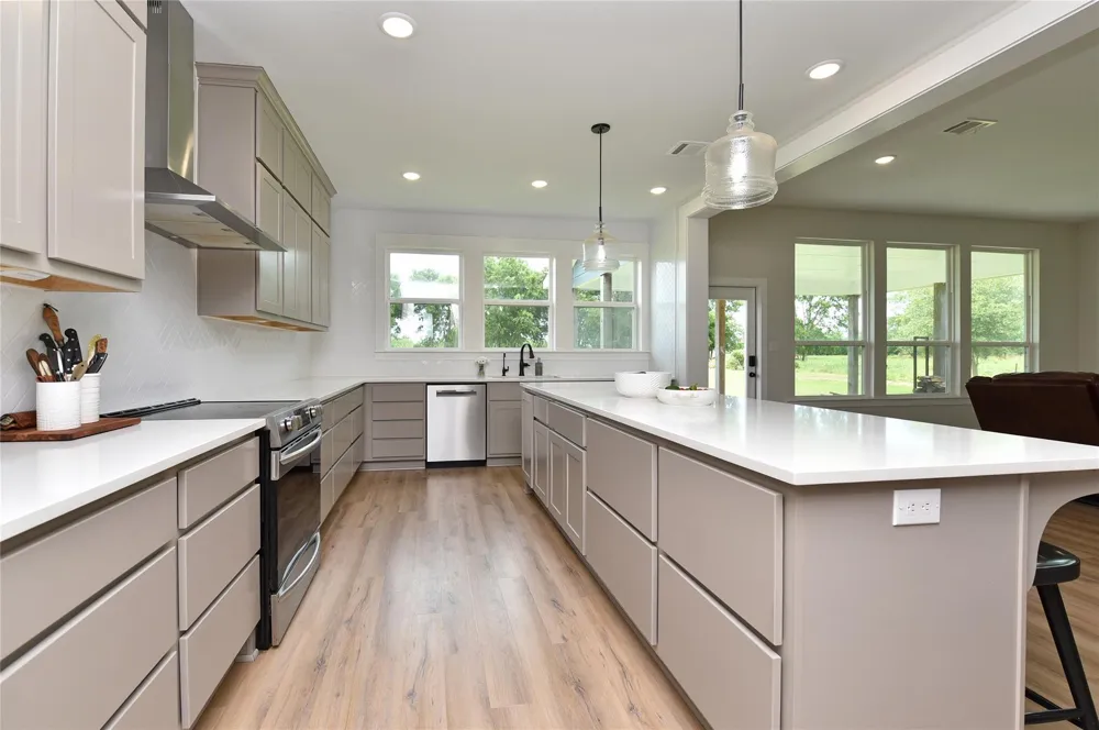 406 County Road 100 Boling, TX 77420