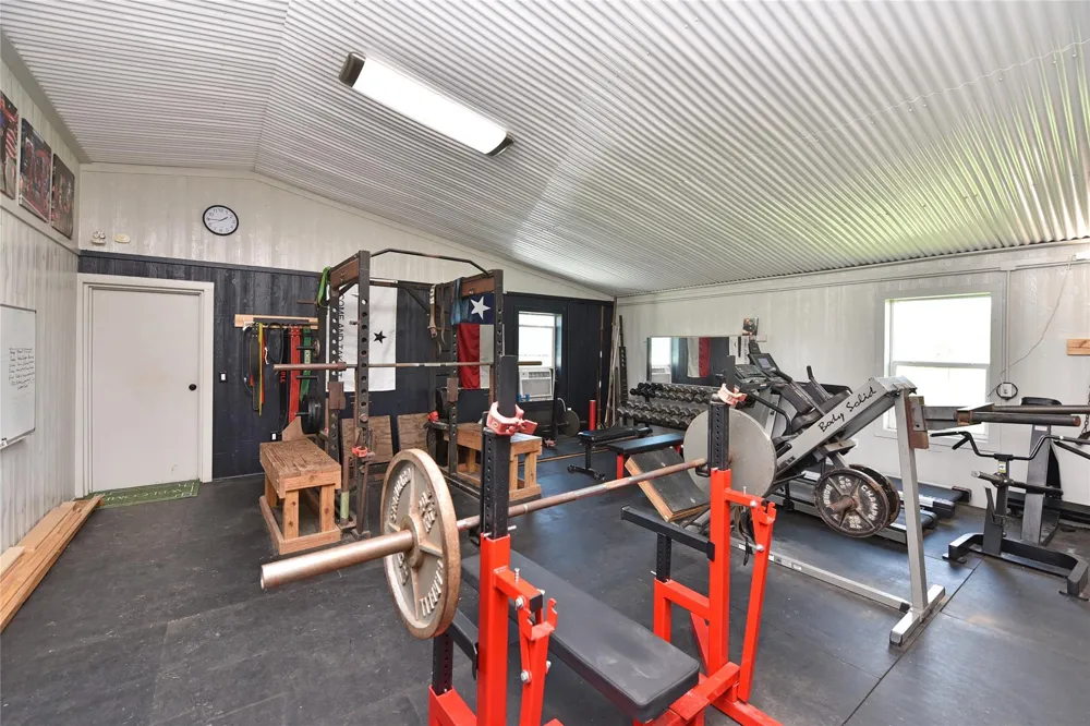 406 County Road 100 Boling, TX 77420