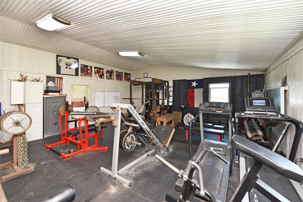 406 County Road 100 Boling, TX 77420
