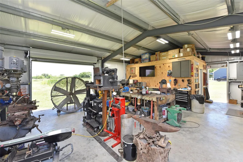 406 County Road 100 Boling, TX 77420