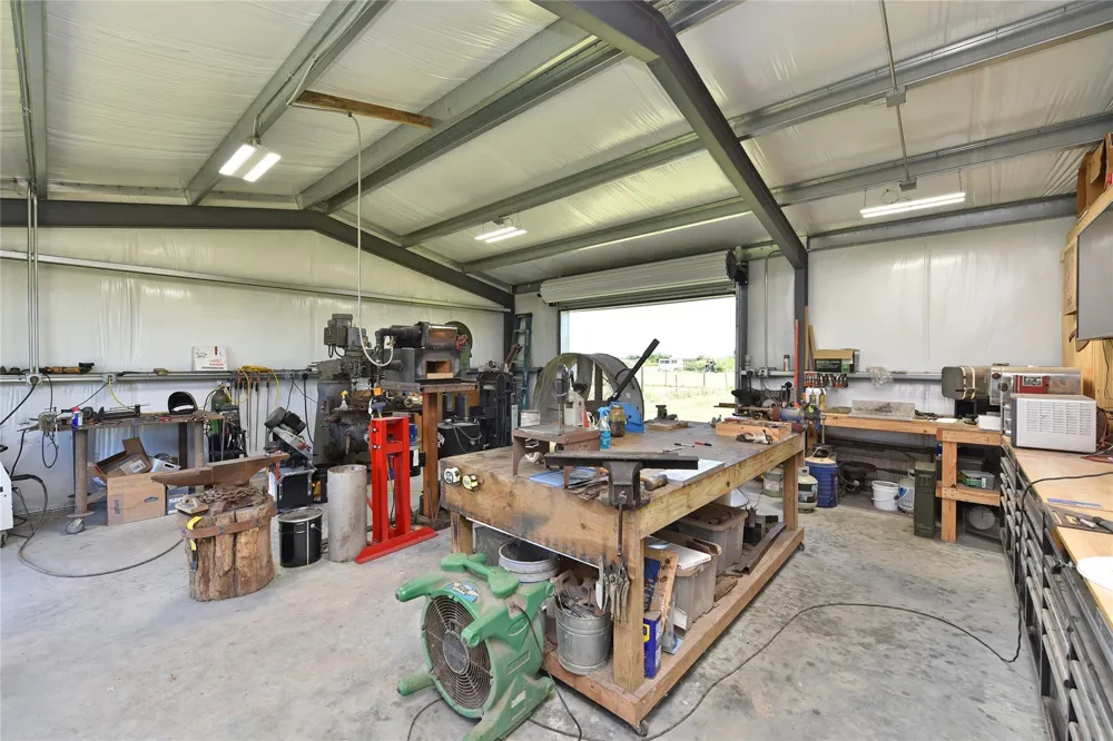 406 County Road 100 Boling, TX 77420