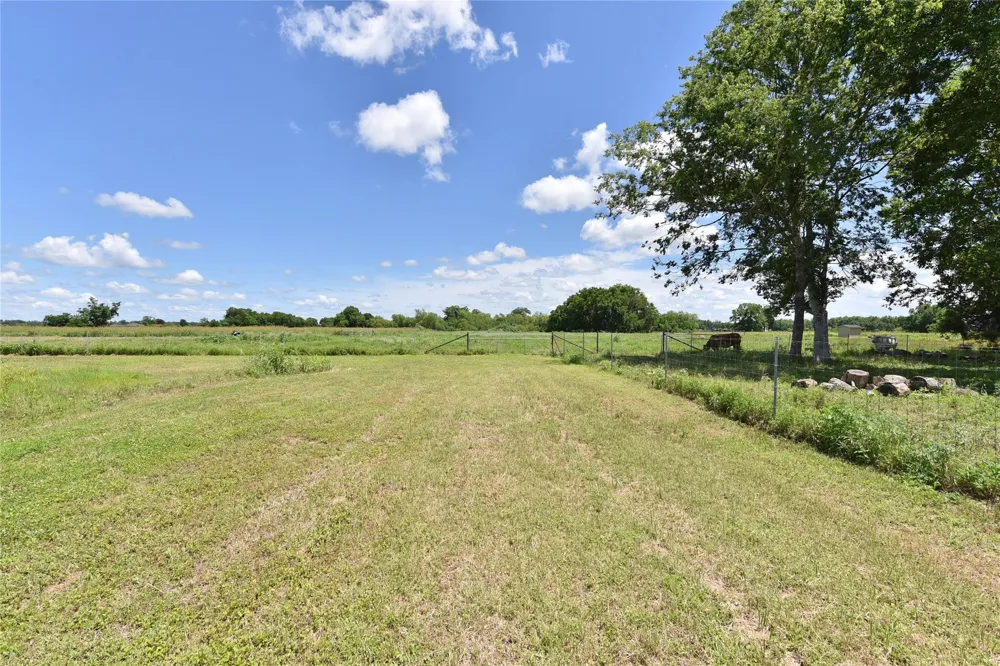 406 County Road 100 Boling, TX 77420