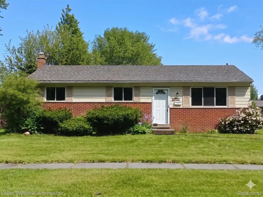 15587 Oakbrook Street Romulus City, MI 48174
