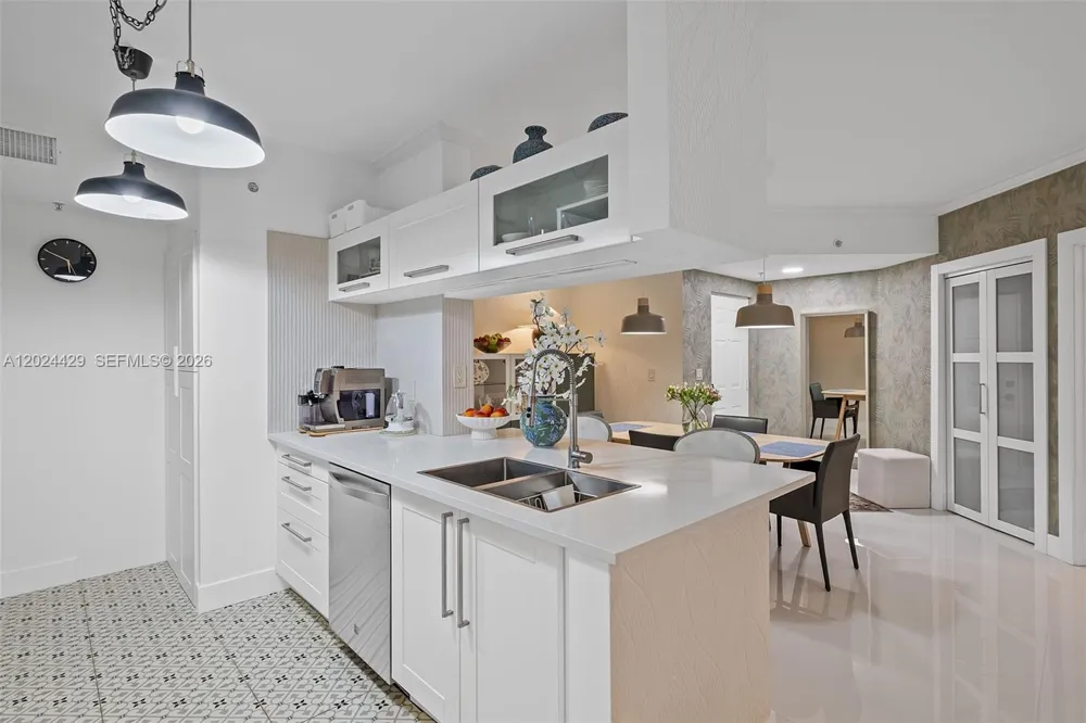 17145 Bay Rd #4204 Sunny Isles Beach, FL 33160