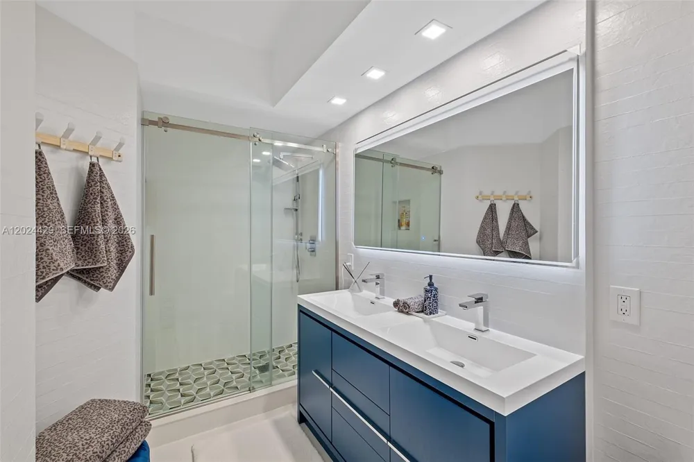 17145 Bay Rd #4204 Sunny Isles Beach, FL 33160