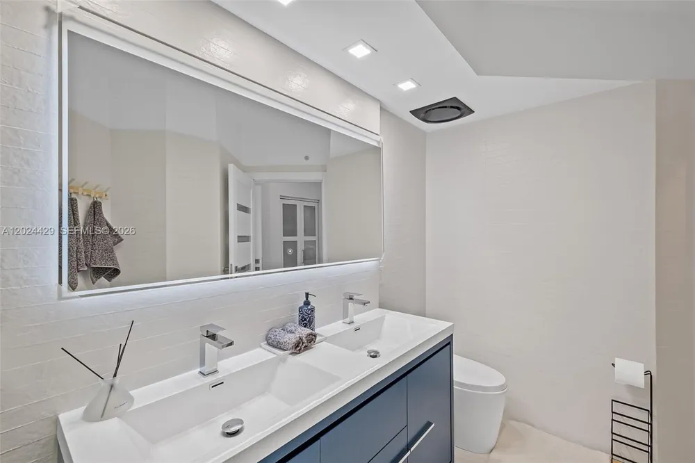 17145 Bay Rd #4204 Sunny Isles Beach, FL 33160