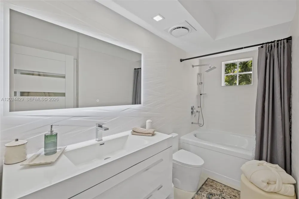 17145 Bay Rd #4204 Sunny Isles Beach, FL 33160