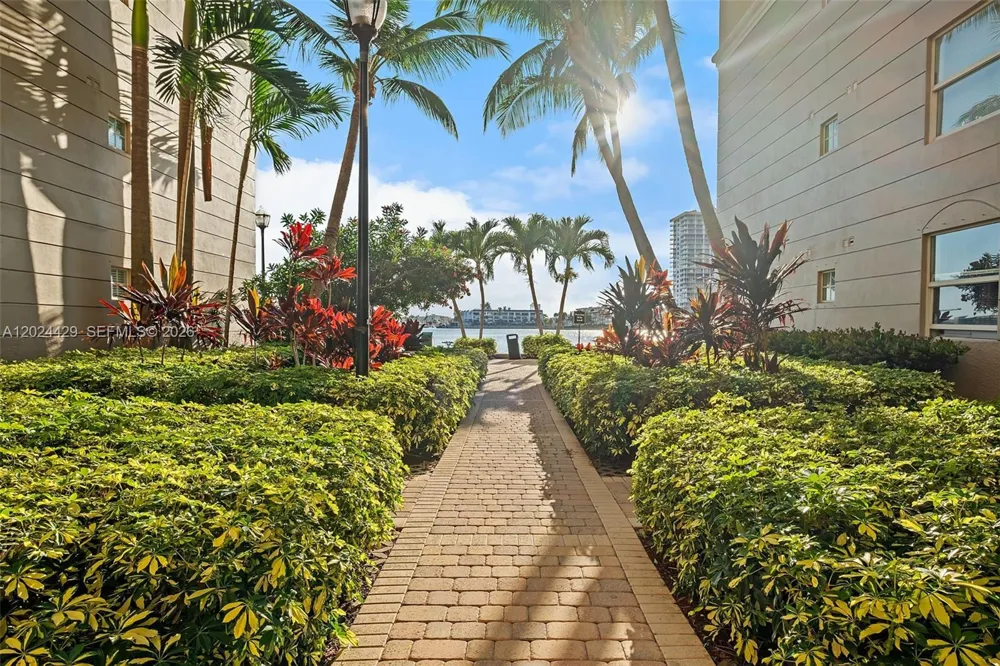 17145 Bay Rd #4204 Sunny Isles Beach, FL 33160
