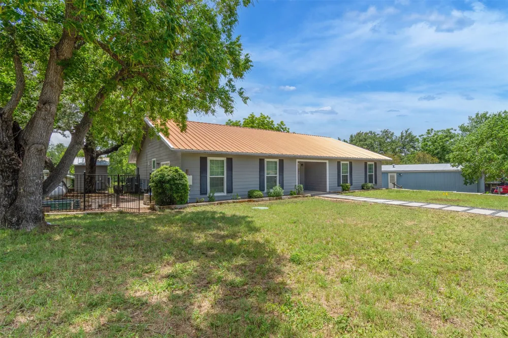 221 County Road 136C Kingsland, TX 78639