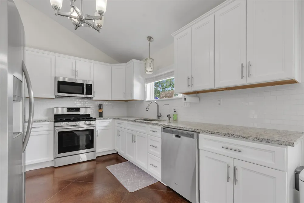 221 County Road 136C Kingsland, TX 78639