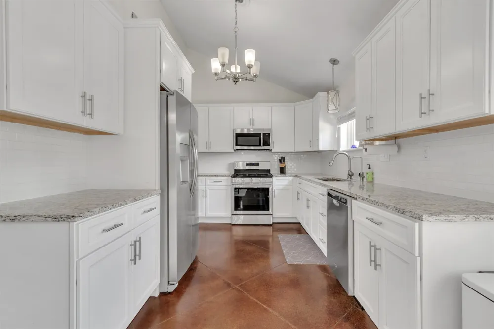 221 County Road 136C Kingsland, TX 78639