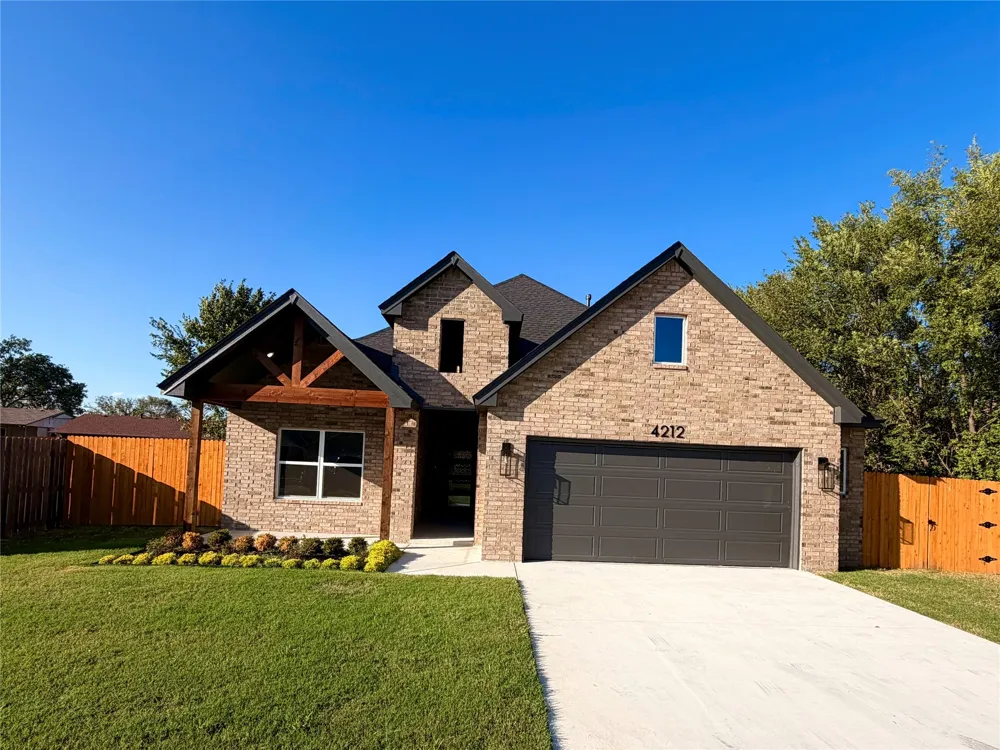 4212 SE Fairview Road Bartlesville, OK 74006