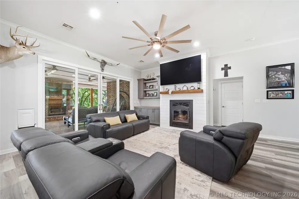 893 E Eufaula, OK 74432
