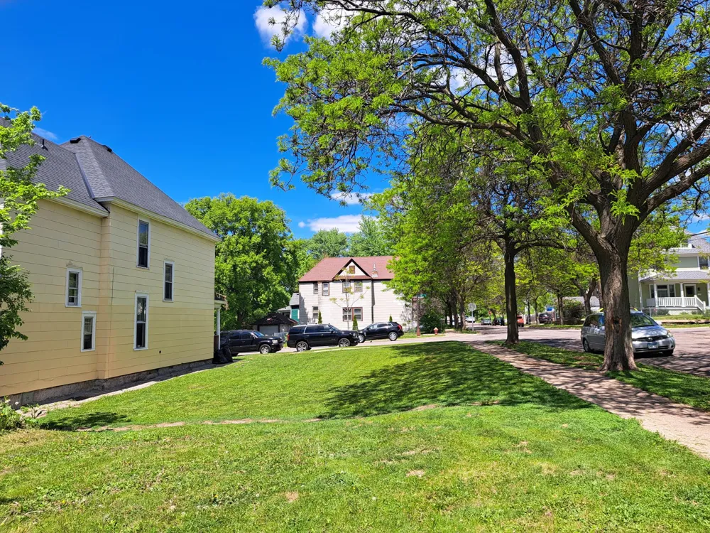 696 Sims Avenue Saint Paul, MN 55106