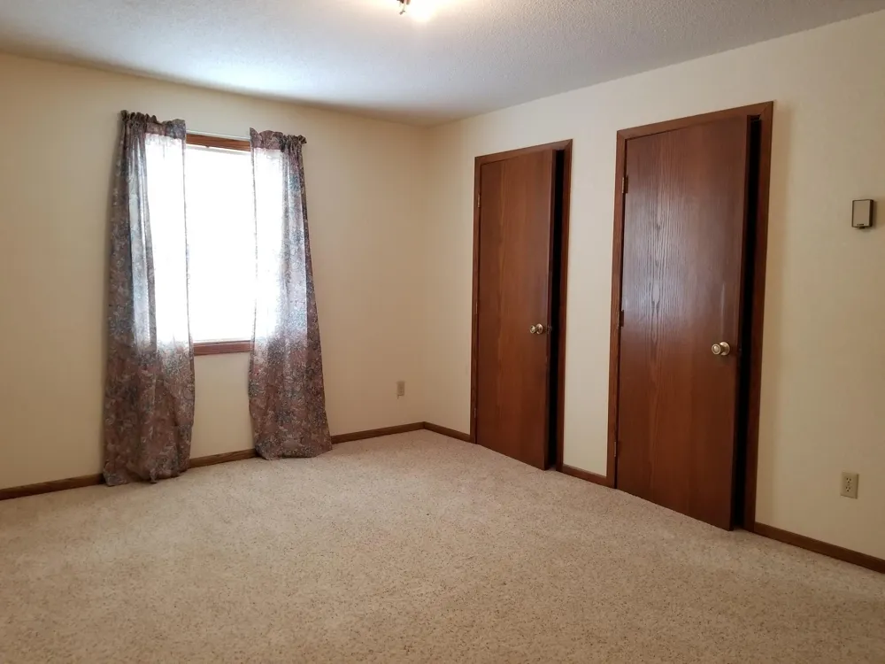 1216 Parkside Drive Marshall, MN 56258