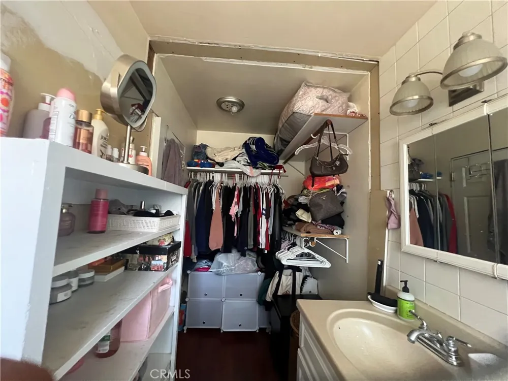 9940 Haines Canyon Avenue Tujunga, CA 91042