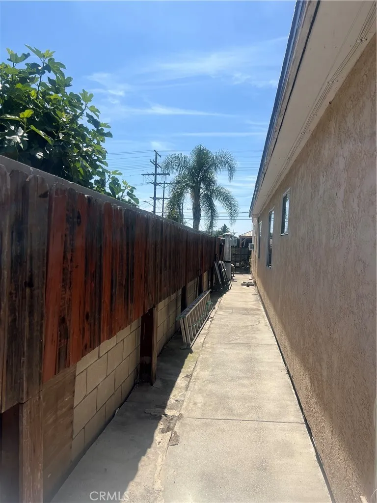 9940 Haines Canyon Avenue Tujunga, CA 91042