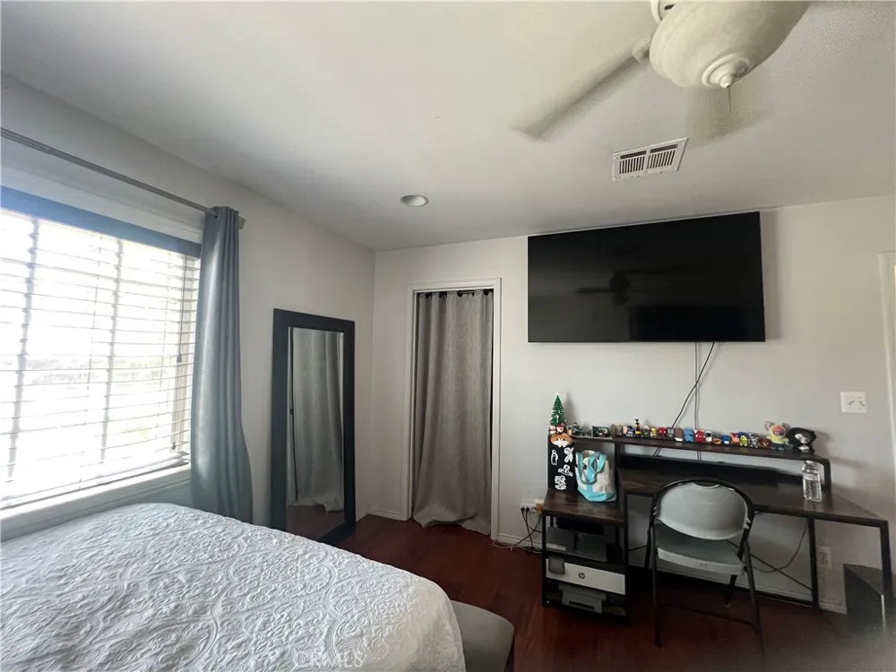 9940 Haines Canyon Avenue Tujunga, CA 91042