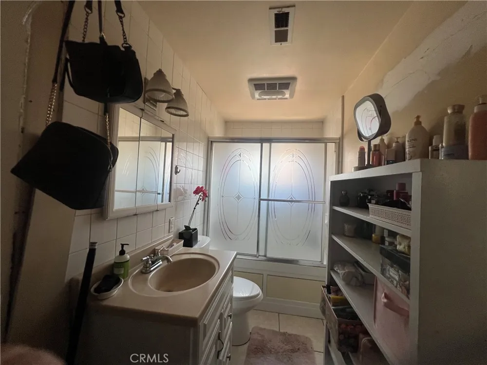 9940 Haines Canyon Avenue Tujunga, CA 91042