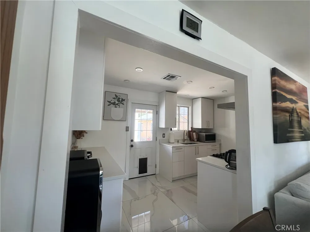 9940 Haines Canyon Avenue Tujunga, CA 91042