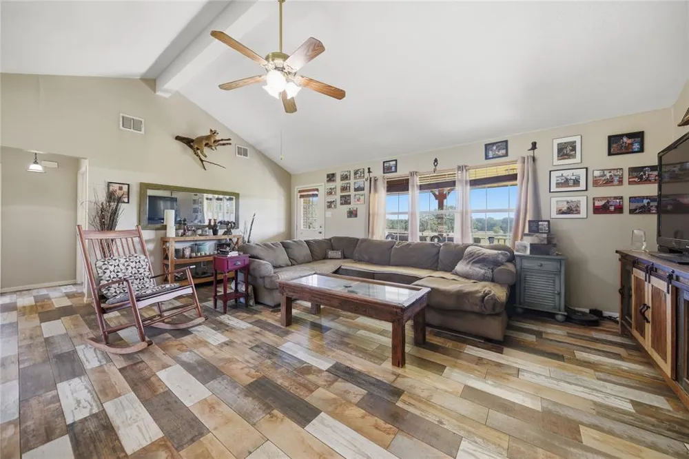 4057 W HIGHWAY 21 Paige, TX 78659