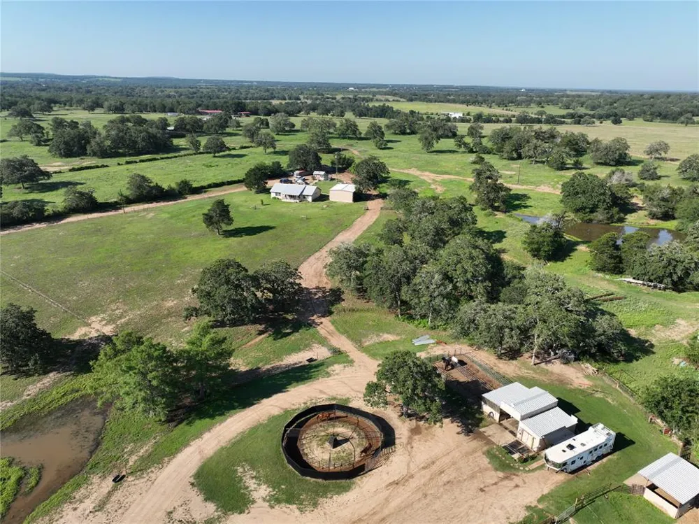4057 W HIGHWAY 21 Paige, TX 78659