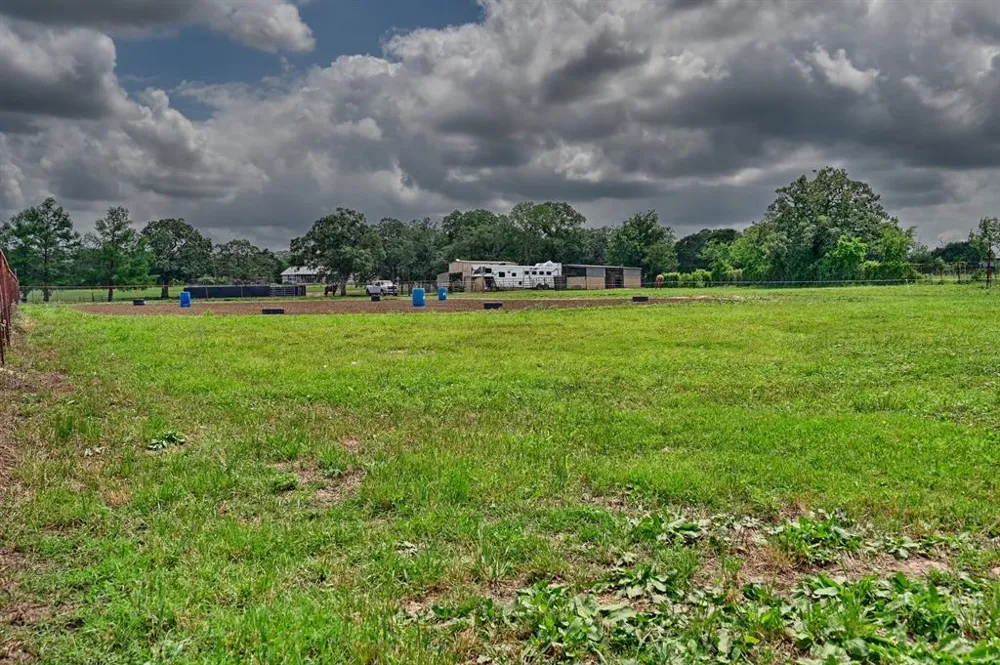 4057 W HIGHWAY 21 Paige, TX 78659