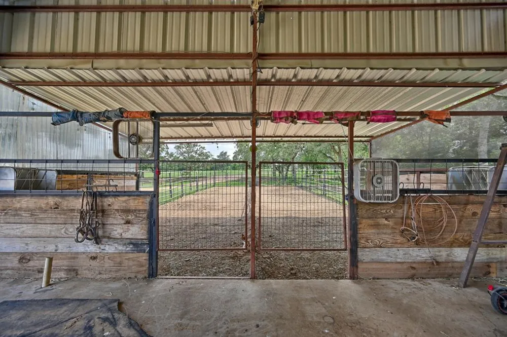 4057 W HIGHWAY 21 Paige, TX 78659